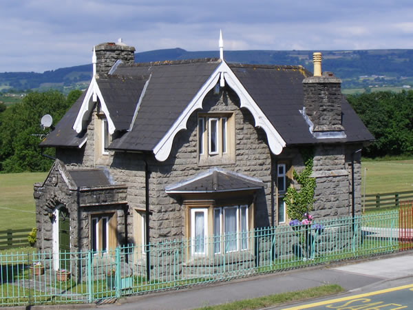 North Lodge, Malpas Court