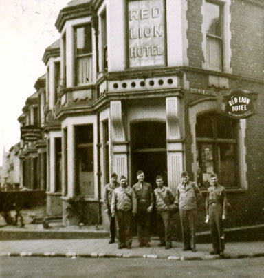 GIs outside the Red Lion on Stow Hill at the top of Charles Street. Newport during World War II.