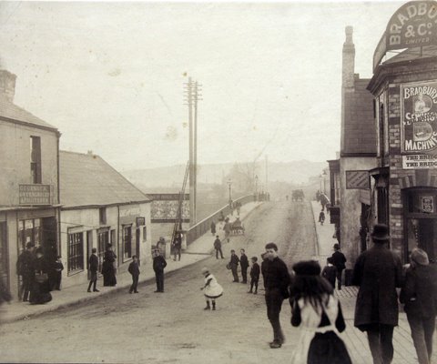 Pre 1893 photo of the western end of the bridge showing the dip.